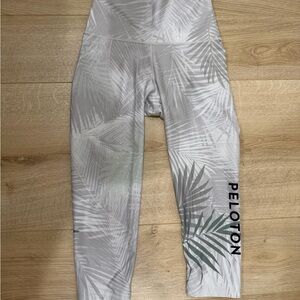 Peloton Crop Gray Leaf Pattern Leggings